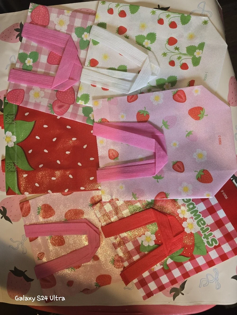 Strawberry 🍓 Decor Gift Bags 6pk NEW